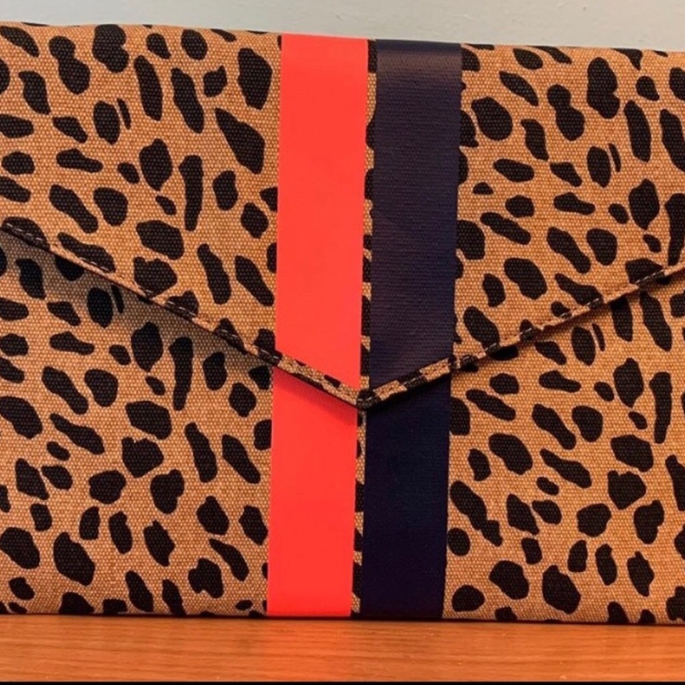 Stella & Dot | Bellamy Graphic Tan+Orange+Black Animal Print Clutch - Picture 14 of 16